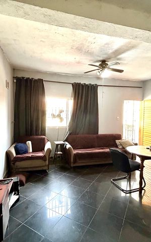 Casa para alugar com 150m², 3 quartos e sem vaga Casa para alugar com 150m², 3 quartos e sem vagaSala