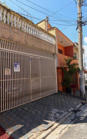 Casa à venda com 120m², 4 quartos e 2 vagas Casa à venda com 120m², 4 quartos e 2 vagasFachada