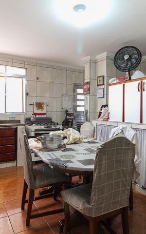 Casa à venda com 120m², 4 quartos e 2 vagas Casa à venda com 120m², 4 quartos e 2 vagasCozinha