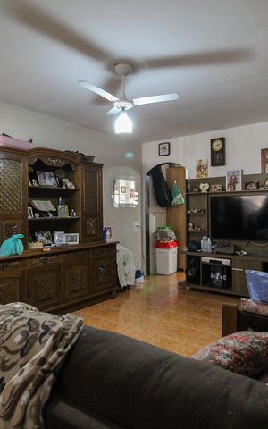 Casa à venda com 120m², 4 quartos e 2 vagas Casa à venda com 120m², 4 quartos e 2 vagasSala