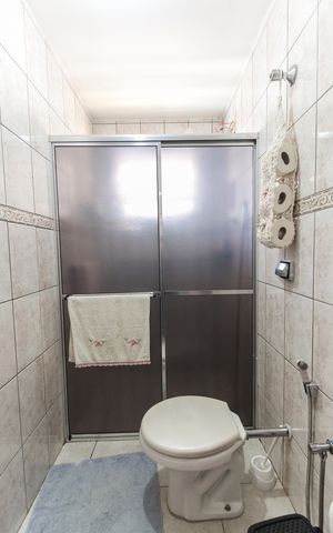 Casa à venda com 120m², 4 quartos e 2 vagas Casa à venda com 120m², 4 quartos e 2 vagasBanheiro da Suíte 1