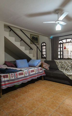 Casa à venda com 120m², 4 quartos e 2 vagas Casa à venda com 120m², 4 quartos e 2 vagasSala