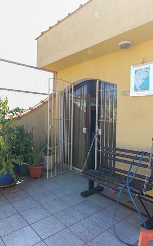 Casa à venda com 120m², 4 quartos e 2 vagas Casa à venda com 120m², 4 quartos e 2 vagasVaranda