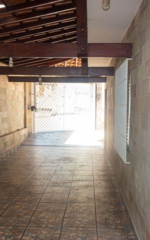 Casa à venda com 220m², 3 quartos e 4 vagas Casa à venda com 220m², 3 quartos e 4 vagasGaragem