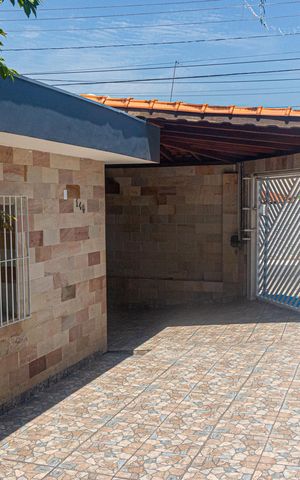 Casa à venda com 220m², 3 quartos e 4 vagas Casa à venda com 220m², 3 quartos e 4 vagasJardim