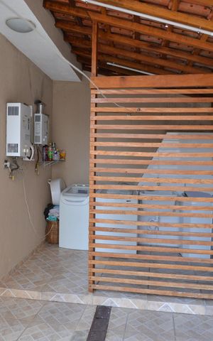 Casa à venda com 223m², 4 quartos e 4 vagasÁrea de Serviço
