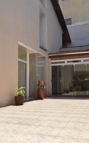 Casa à venda com 223m², 4 quartos e 4 vagasQuintal