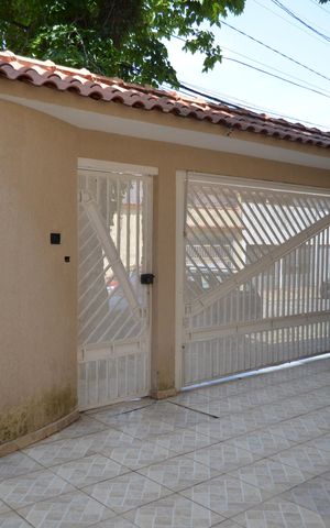 Casa à venda com 223m², 4 quartos e 4 vagasGaragem