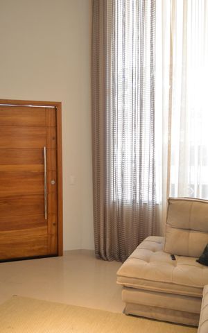 Casa à venda com 223m², 4 quartos e 4 vagasSala