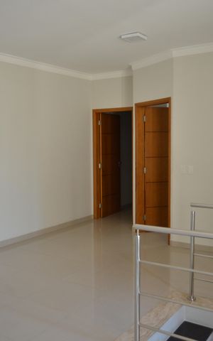 Casa à venda com 223m², 4 quartos e 4 vagasHall