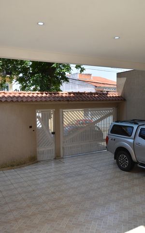 Casa à venda com 223m², 4 quartos e 4 vagasGaragem