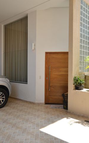 Casa à venda com 223m², 4 quartos e 4 vagasGaragem