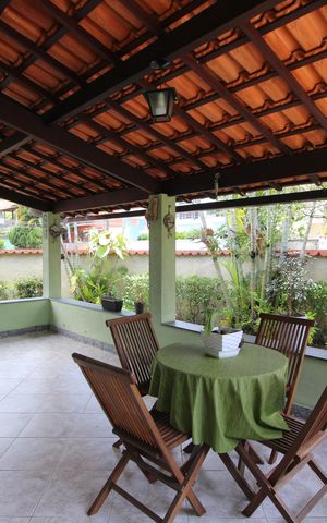 Casa de condomínio à venda com 194m², 4 quartos e 1 vagaVaranda