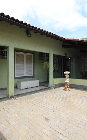 Casa de condomínio à venda com 194m², 4 quartos e 1 vagaQuintal