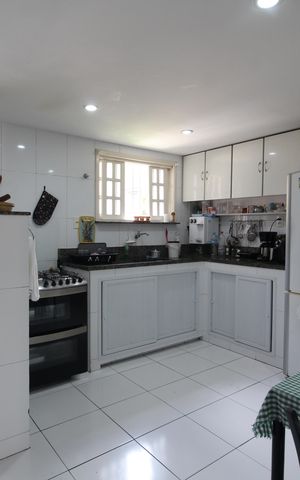 Casa de condomínio à venda com 194m², 4 quartos e 1 vagaCozinha