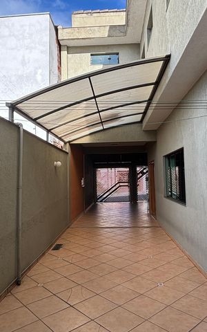 Casa para alugar com 343m², 5 quartos e 5 vagasQuintal - Garagem
