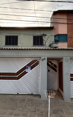 Casa para alugar com 343m², 5 quartos e 5 vagasFachada