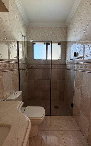 Casa para alugar com 343m², 5 quartos e 5 vagasBanheiro