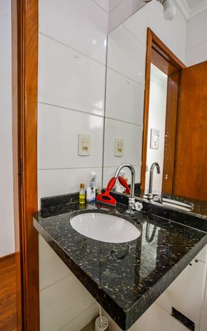 Casa à venda com 131m², 3 quartos e 2 vagas Casa à venda com 131m², 3 quartos e 2 vagasBanheiro Social