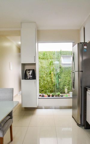 Casa à venda com 131m², 3 quartos e 2 vagas Casa à venda com 131m², 3 quartos e 2 vagasCozinha