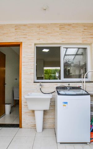 Casa à venda com 131m², 3 quartos e 2 vagas Casa à venda com 131m², 3 quartos e 2 vagasÁrea de Serviço