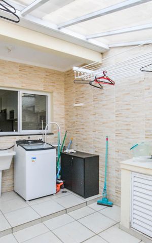Casa à venda com 131m², 3 quartos e 2 vagas Casa à venda com 131m², 3 quartos e 2 vagasÁrea de Serviço