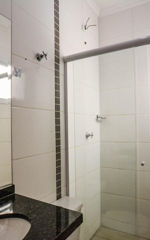 Casa à venda com 131m², 3 quartos e 2 vagas Casa à venda com 131m², 3 quartos e 2 vagasBanheiro Social