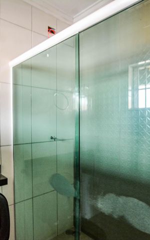 Casa à venda com 180m², 3 quartos e 1 vaga Casa à venda com 180m², 3 quartos e 1 vagaBanheiro da Suíte
