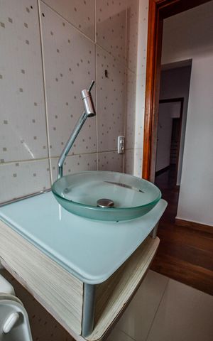 Casa à venda com 180m², 3 quartos e 1 vaga Casa à venda com 180m², 3 quartos e 1 vagaBanheiro Social