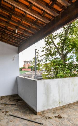 Casa à venda com 180m², 3 quartos e 1 vaga Casa à venda com 180m², 3 quartos e 1 vagaVaranda