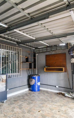 Casa à venda com 180m², 3 quartos e 1 vaga Casa à venda com 180m², 3 quartos e 1 vagaGaragem