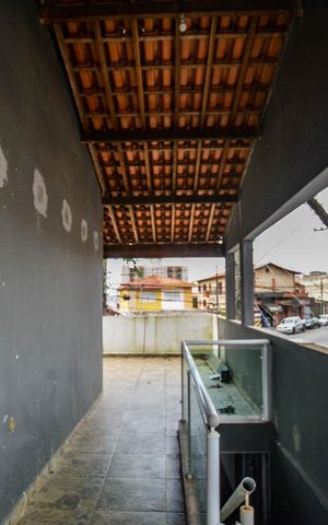 Casa à venda com 180m², 3 quartos e 1 vaga Casa à venda com 180m², 3 quartos e 1 vagaVaranda
