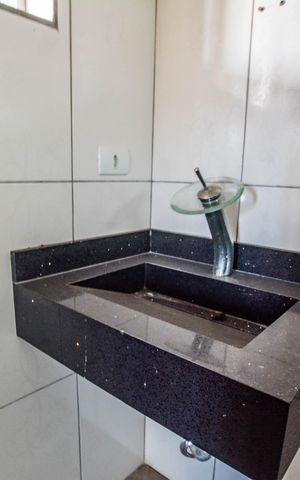 Casa à venda com 180m², 3 quartos e 1 vaga Casa à venda com 180m², 3 quartos e 1 vagaBanheiro da Suíte