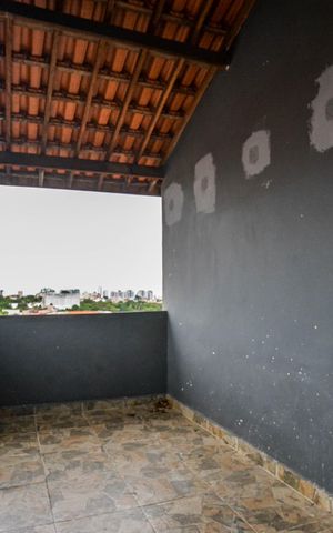 Casa à venda com 180m², 3 quartos e 1 vaga Casa à venda com 180m², 3 quartos e 1 vagaVaranda