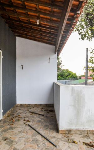 Casa à venda com 180m², 3 quartos e 1 vaga Casa à venda com 180m², 3 quartos e 1 vagaVaranda