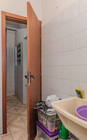 Casa à venda com 342m², 7 quartos e 6 vagas Casa à venda com 342m², 7 quartos e 6 vagasÁrea de Serviço