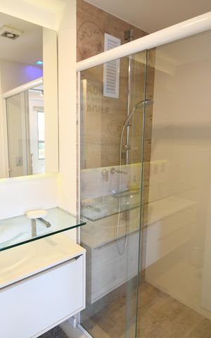 Apartamento à venda com 70m², 1 quarto e 2 vagasBanheiro