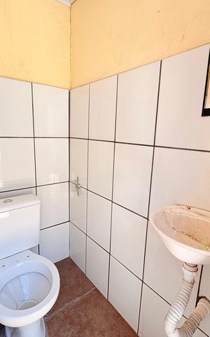 Casa para alugar com 780m², 3 quartos e 10 vagasBanheiro externo 1