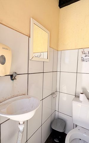 Casa para alugar com 780m², 3 quartos e 10 vagasBanheiro externo 2