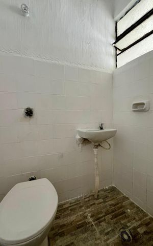 Casa à venda com 156m², 2 quartos e 8 vagas Casa à venda com 156m², 2 quartos e 8 vagasbanho