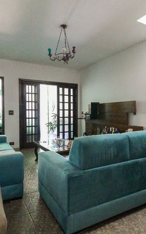 Casa à venda com 160m², 2 quartos e 1 vaga Casa à venda com 160m², 2 quartos e 1 vagaSala