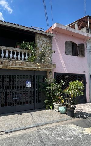 Casa à venda com 160m², 2 quartos e 1 vaga Casa à venda com 160m², 2 quartos e 1 vagaFachada