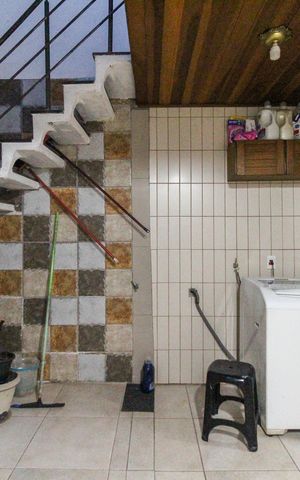 Casa à venda com 160m², 2 quartos e 1 vaga Casa à venda com 160m², 2 quartos e 1 vagaBanheiro de Serviço