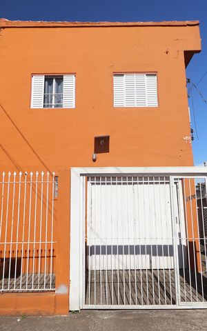 Casa à venda com 90m², 2 quartos e 2 vagasFachada