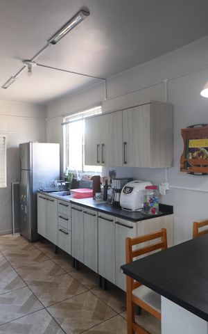 Casa à venda com 90m², 2 quartos e 2 vagasCozinha 1