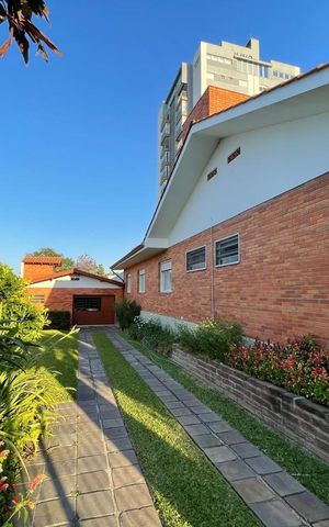 Casa para alugar com 300m², 3 quartos e 2 vagas