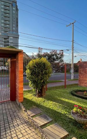 Casa para alugar com 300m², 3 quartos e 2 vagas
