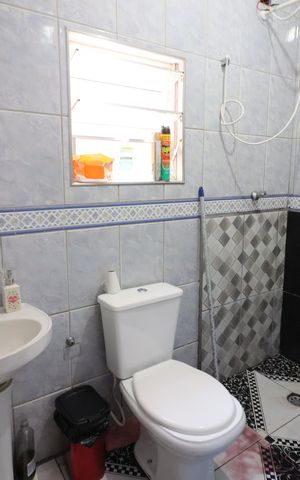 Casa à venda com 300m², 4 quartos e 2 vagasBanheiro 5
