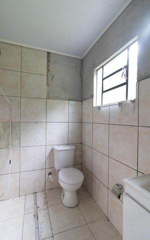 Casa à venda com 45m², 2 quartos e 6 vagasBanheiro