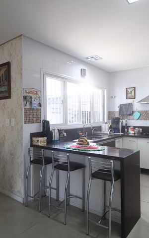Casa à venda com 233m², 5 quartos e 4 vagasCozinha